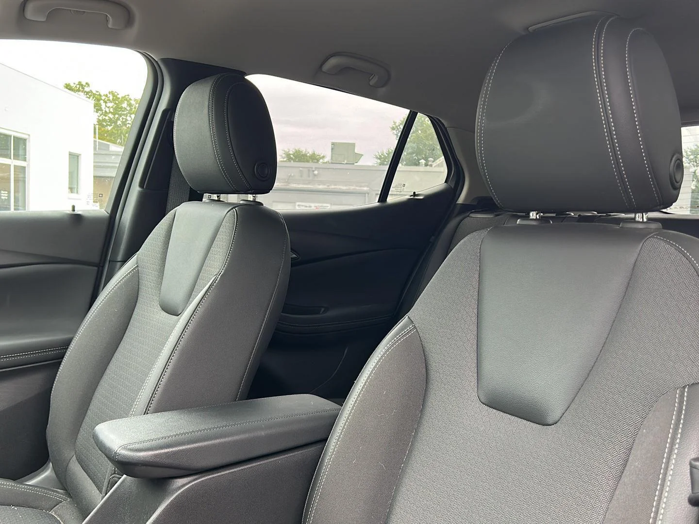 Used 2023 Ebony Twilight Metallic Buick Select image 6