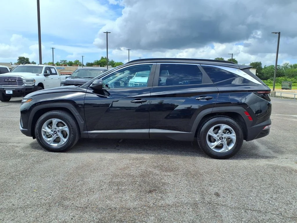 Used 2023 Black Hyundai SEL image 17