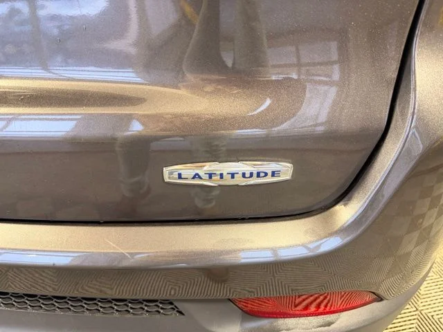 Certified Used 2023 Gray Jeep Latitude image 7