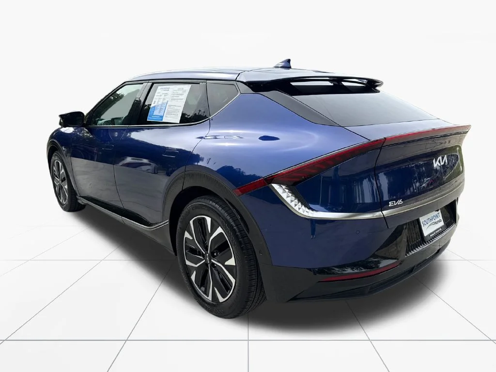 Used 2024 Blue Kia Wind image 6