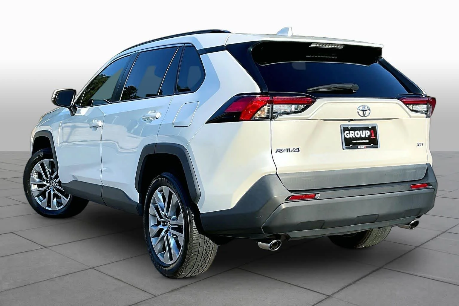 Used 2022 Blizzard Pearl Toyota XLE Premium image 12