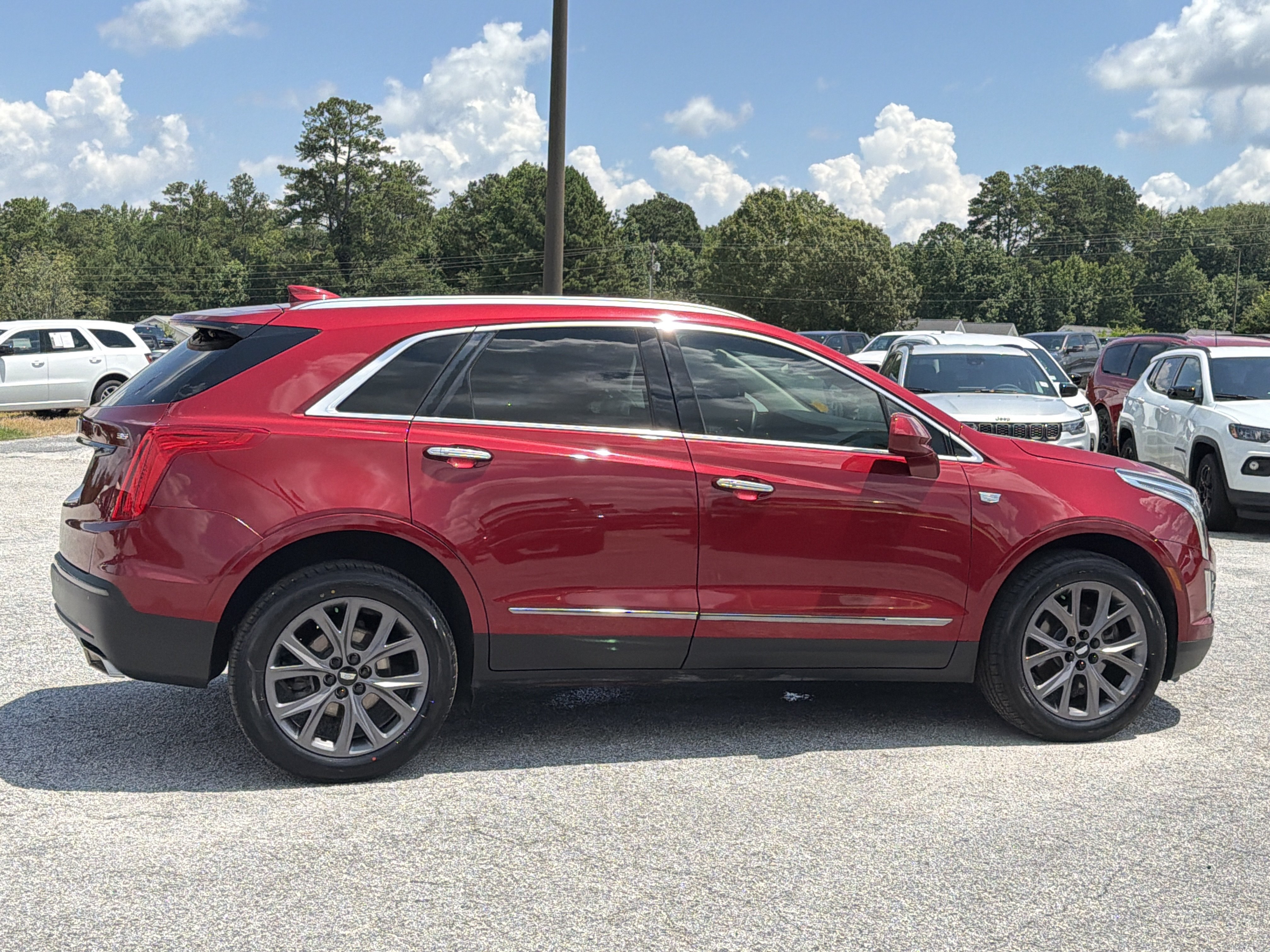 Used 2019 Red Horizon Tintcoat Cadillac Luxury FWD image 9