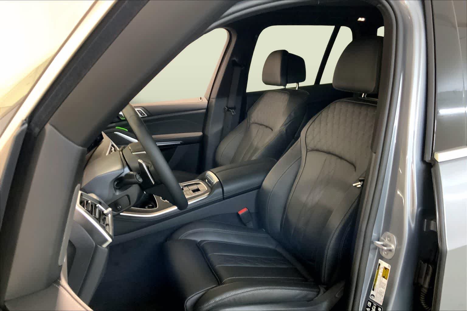 New 2026 Skyscraper Grey Metallic BMW xDrive40i image 9