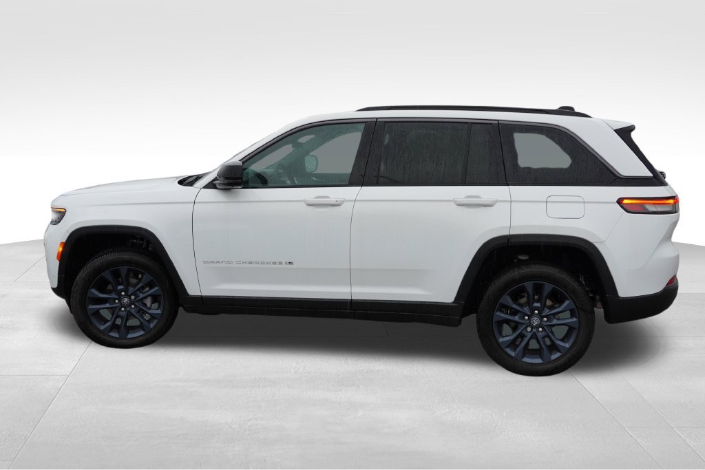 New 2026 Bright White Clear-Coat Exterior Paint Jeep Limited image 6