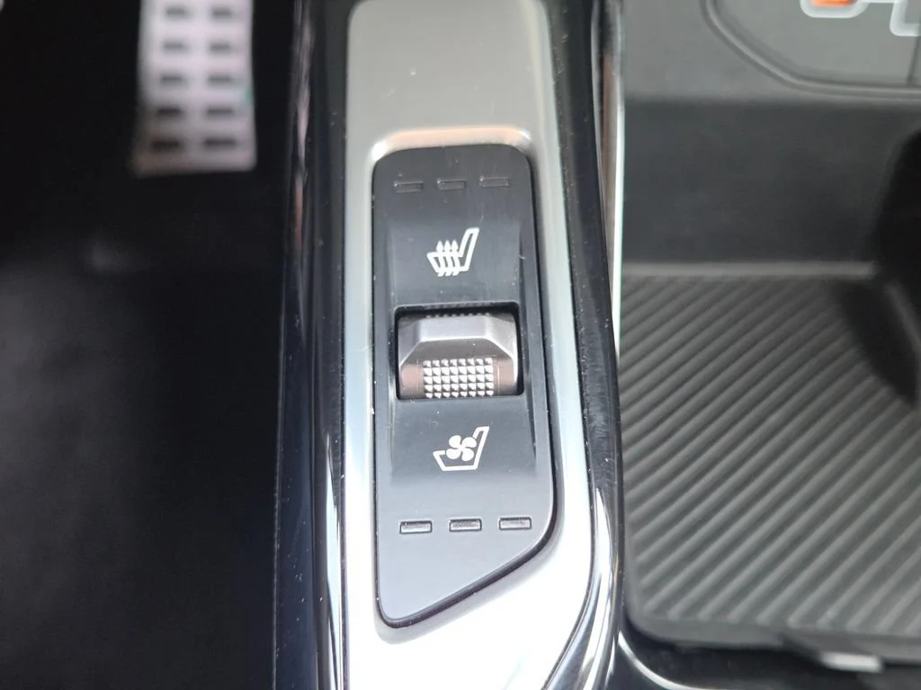 Used 2025 Wolf Gray Kia X-Line SX image 16