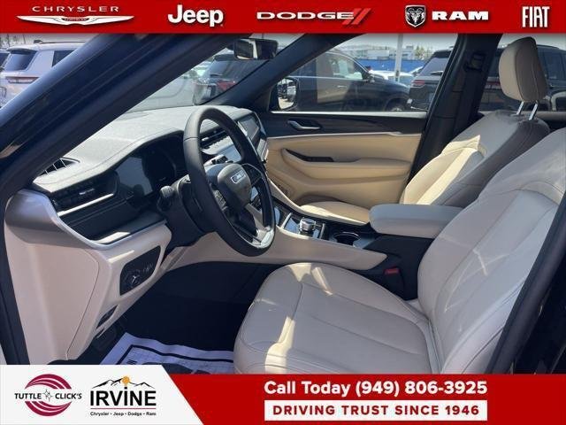 New 2026 Diamond Black Crystal Pearl-Coat Exterior Paint Jeep Limited image 17