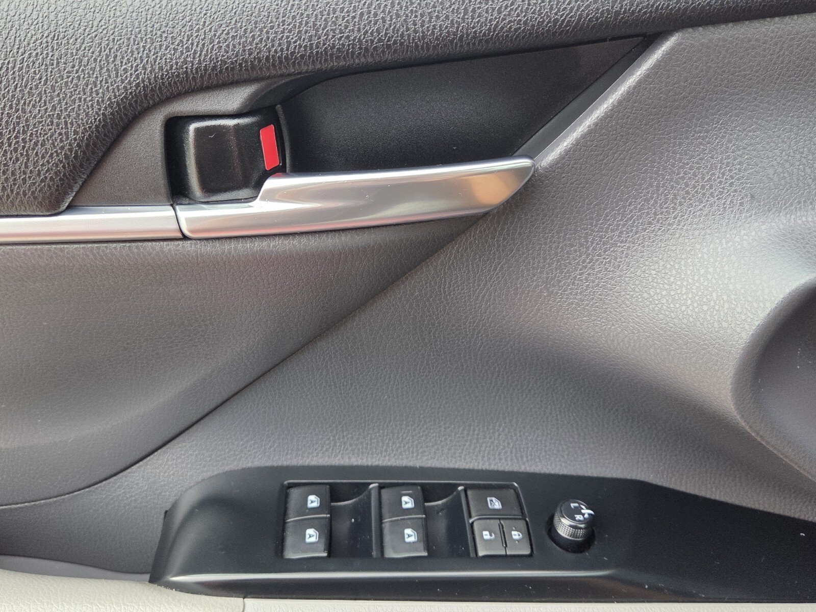 Used 2020 Red Toyota SE image 12