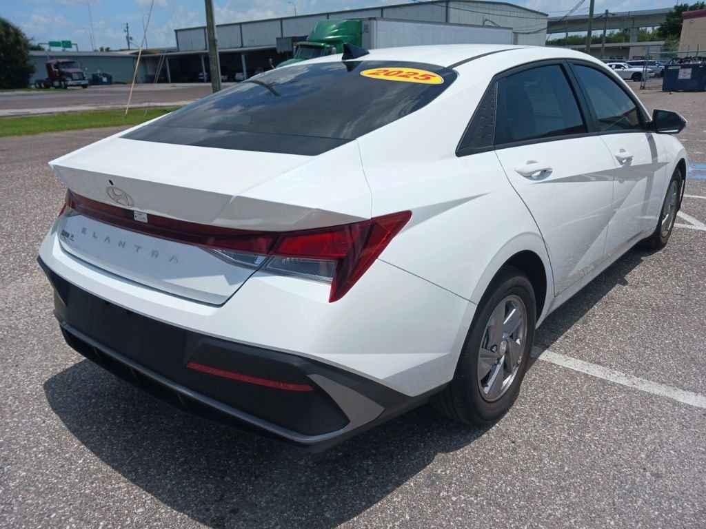 Used 2025 White Hyundai SE image 3