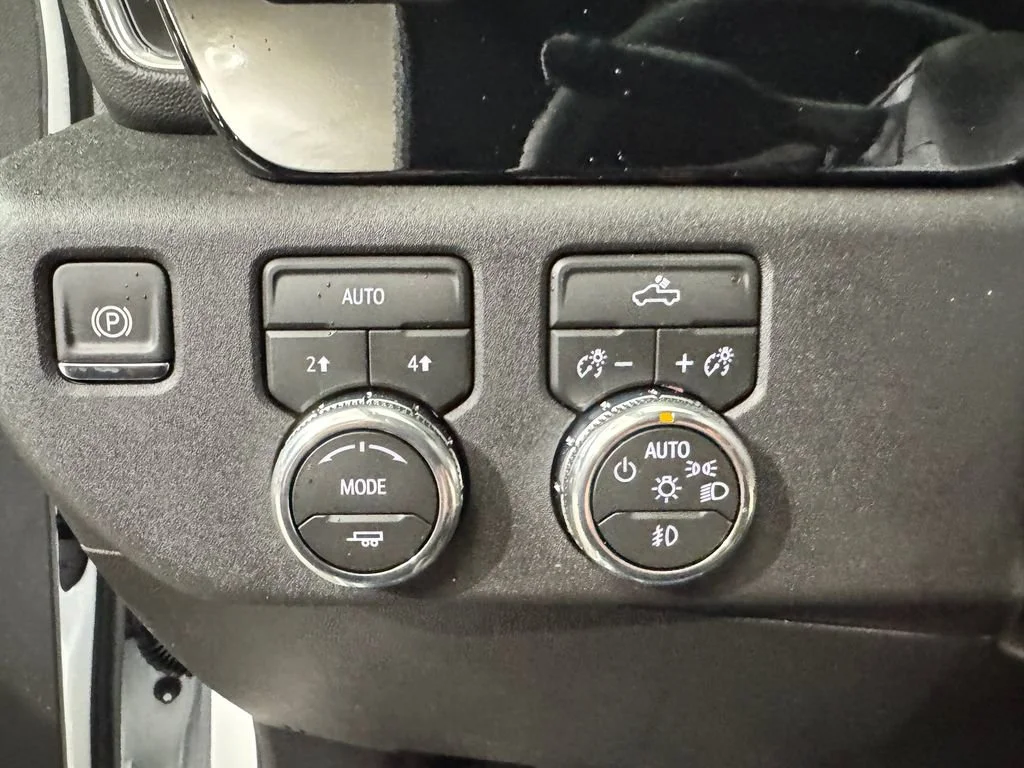 New 2026 Summit White GMC Elevation image 19