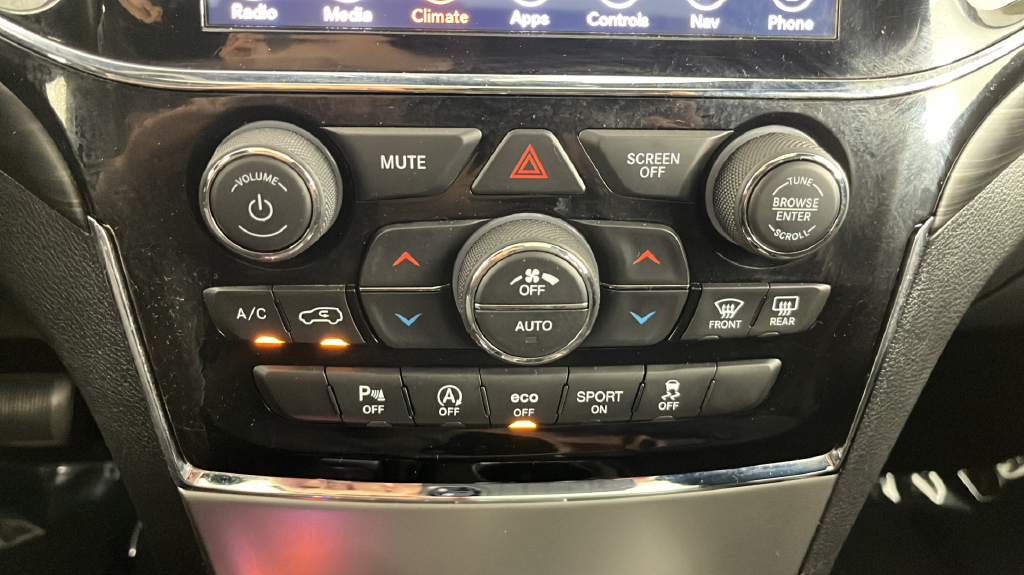 Used 2019 White/off-white Jeep Altitude image 31