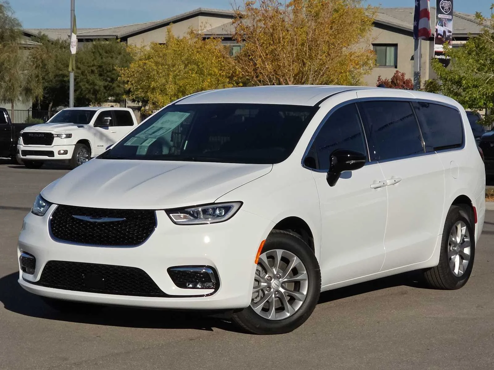 New 2026 Bright White Clear-Coat Exterior Paint Chrysler Select image 31