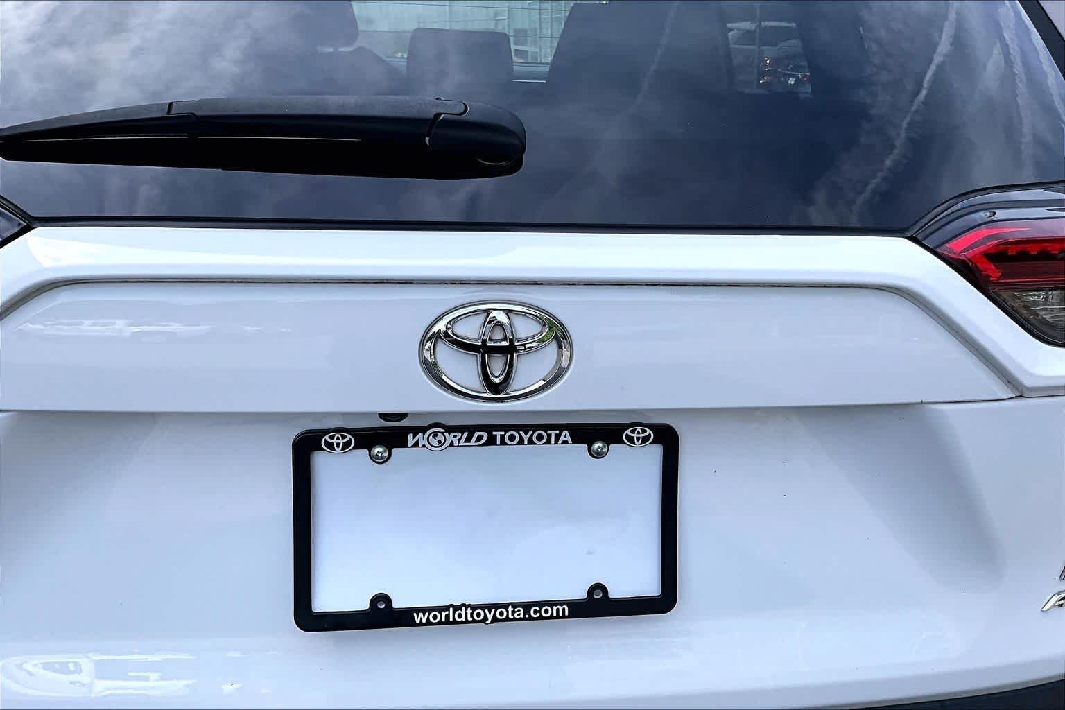 Used 2023 Ice Cap Toyota LE image 31