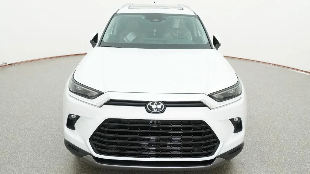 New 2026 Wind Chill Pearl Toyota Platinum image 9