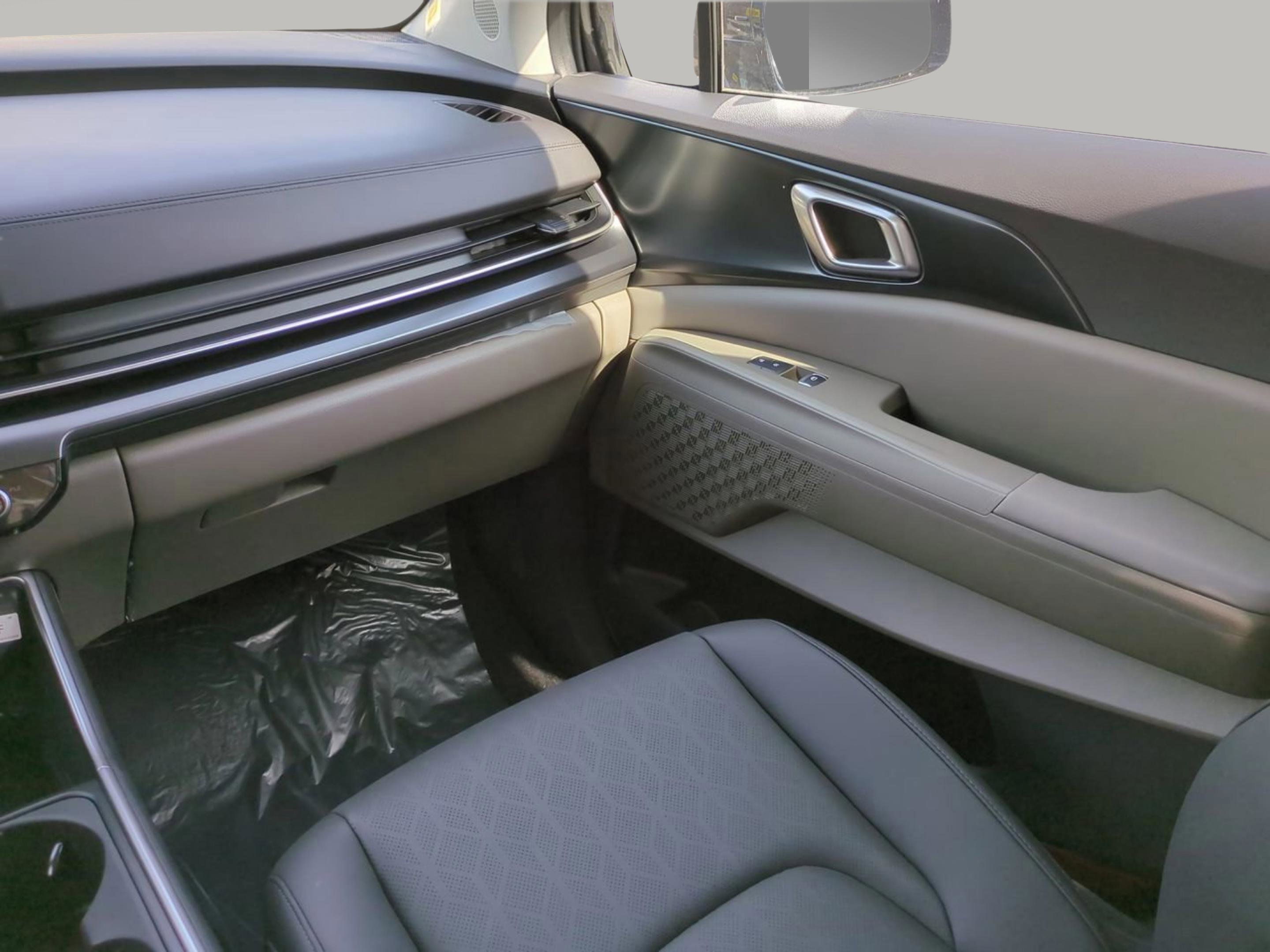 New 2026 Snow White Pearl Kia LXS image 19