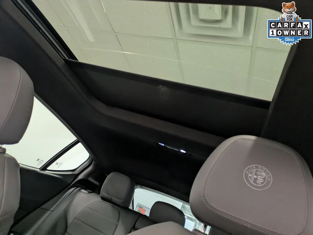 Used 2025  Alfa Romeo  image 22