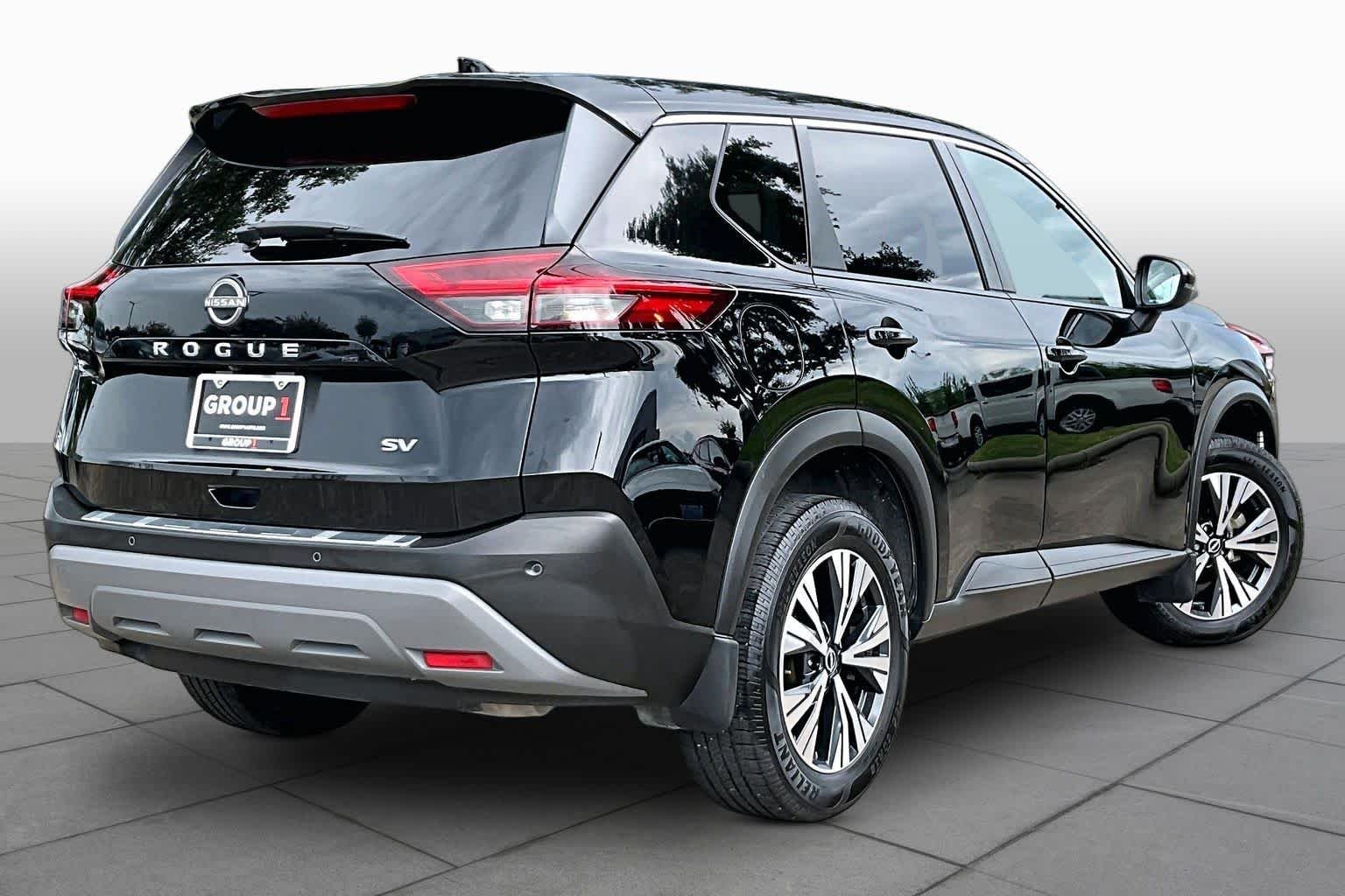 Used 2023 Super Black Nissan SV image 13