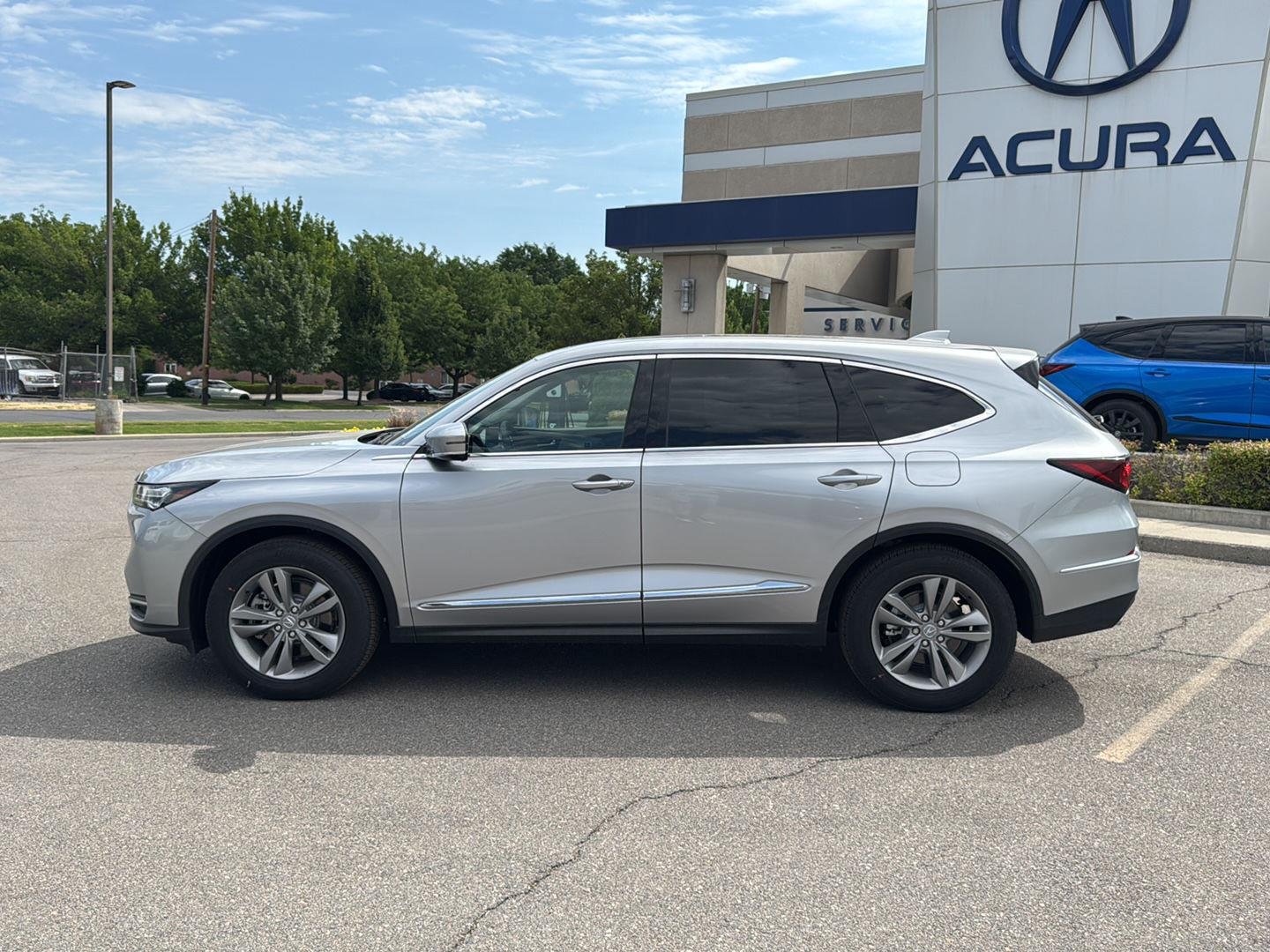 New 2026 Solar Silver Metallic Acura SH-AWD image 2