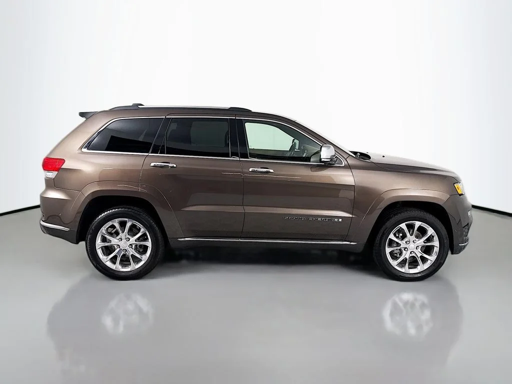 Used 2020 Brown Jeep Summit image 8