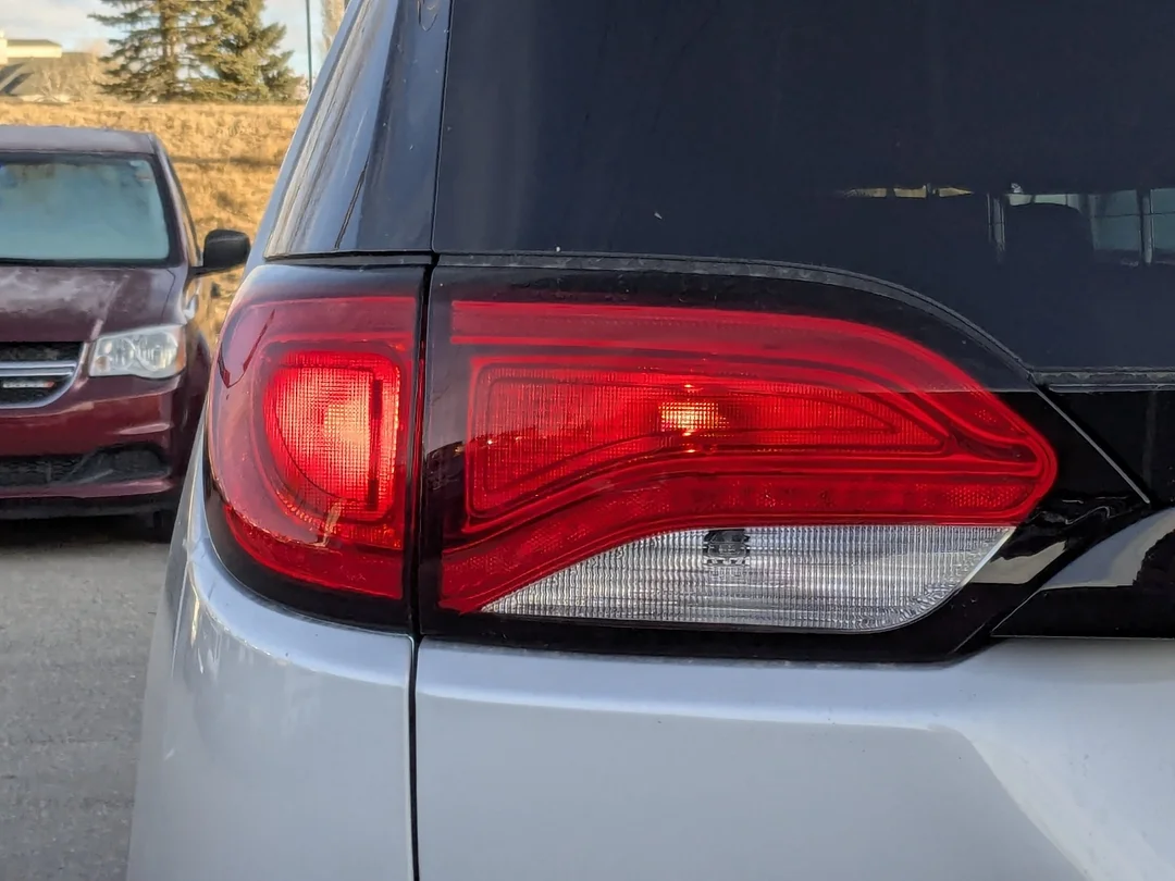 New 2026 Silver Chrysler SXT - - FWD - Power Liftgate - Power Sliding Doors - Leather & More! image 11