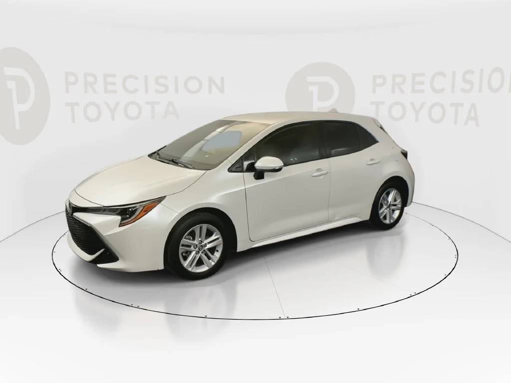 Used 2021 Wind Chill Pearl Toyota SE image 11