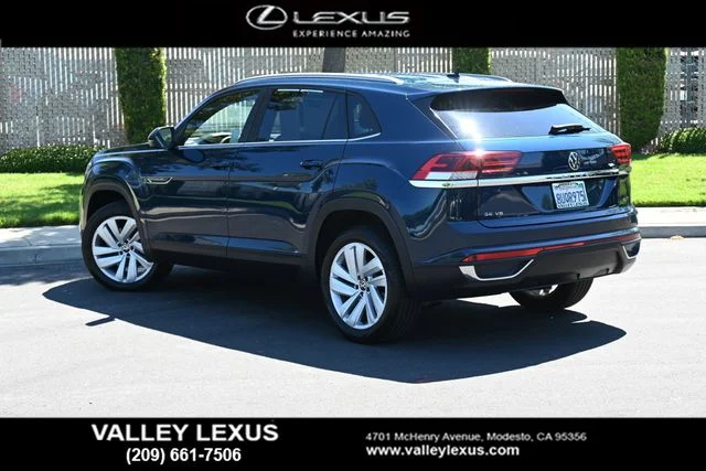 Used 2020 Blue Volkswagen 3.6L V6 SE w/Technology image 4