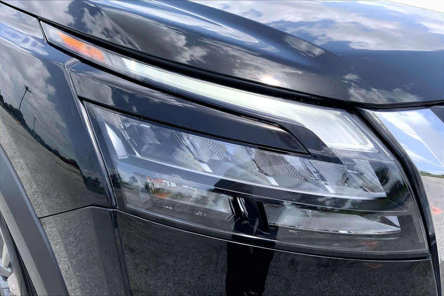 Used 2023 Super Black Nissan SV image 27