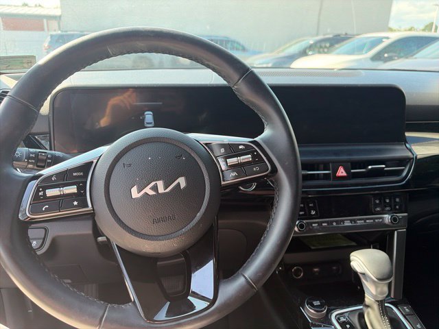 Used 2025 Fusion Black Kia S image 11