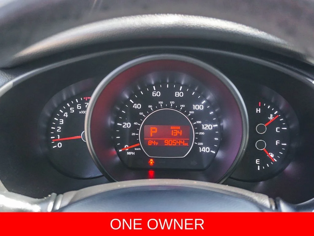 Used 2016 White Kia Plus image 21