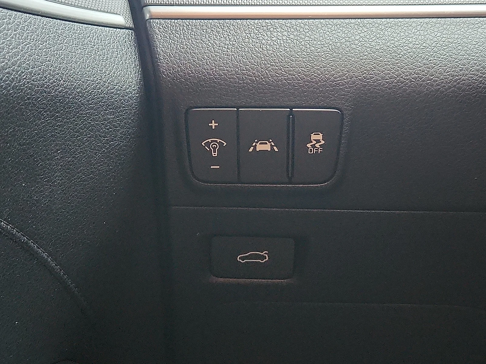 Used 2023 Silver Kia LXS image 21