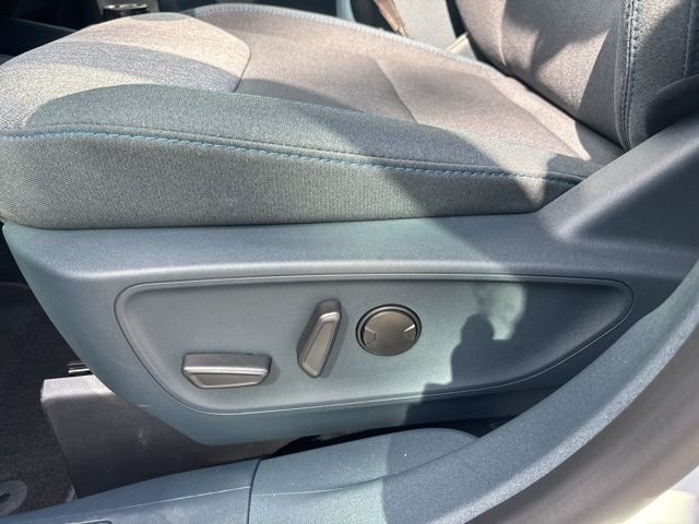 New 2025 Space White Metallic Ford XLT image 13