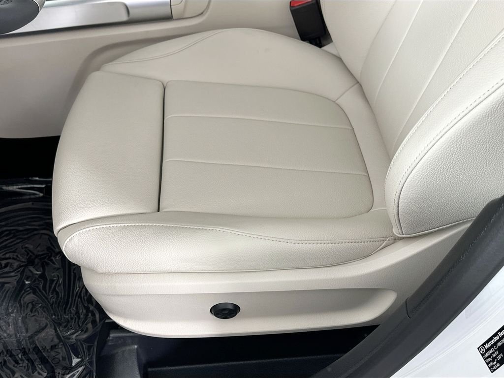 New 2026 Polar White Mercedes-Benz GLB 250 image 18