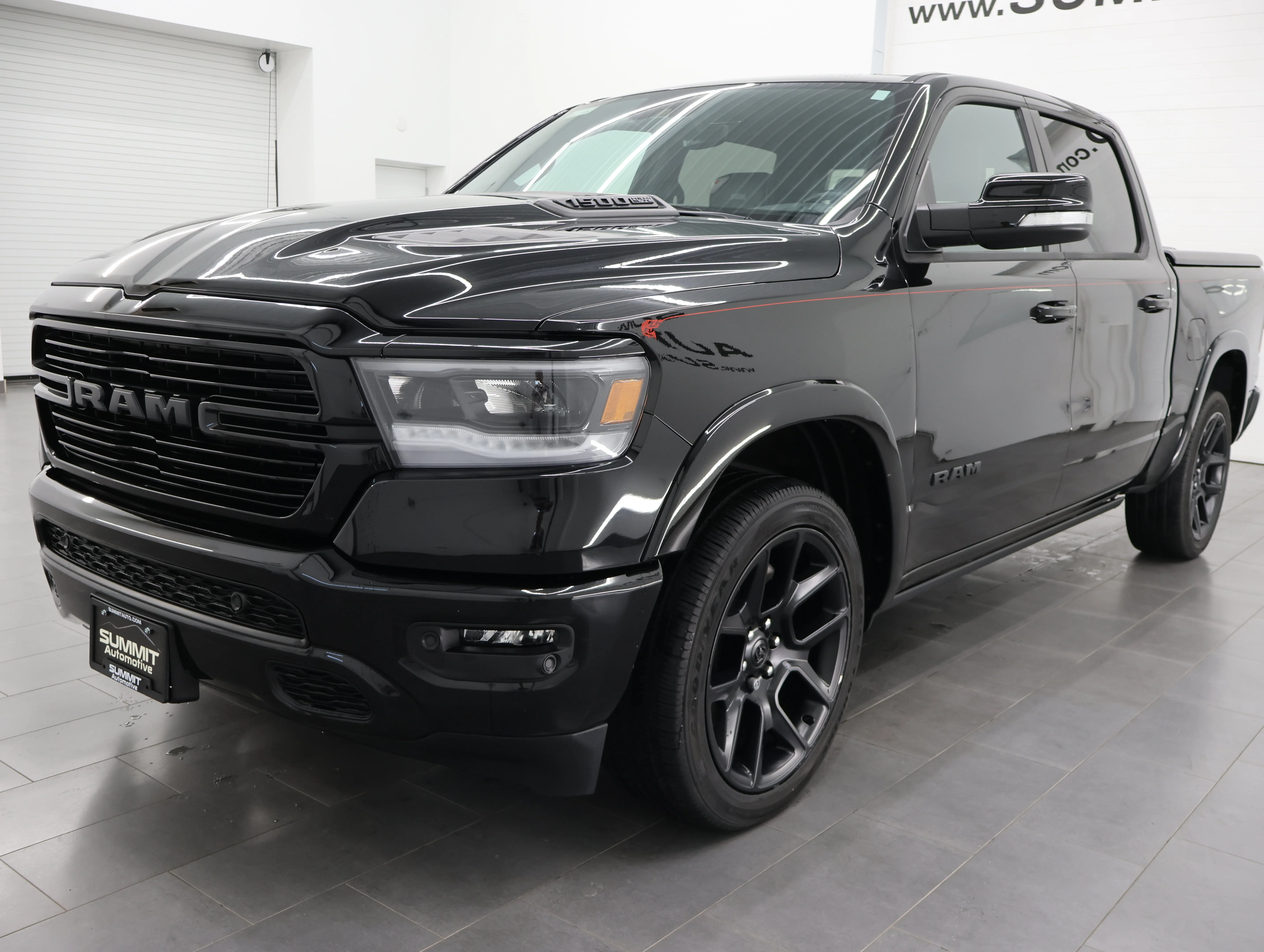 Used 2021 Diamond Black Crystal Pearlcoat Ram Laramie image 7
