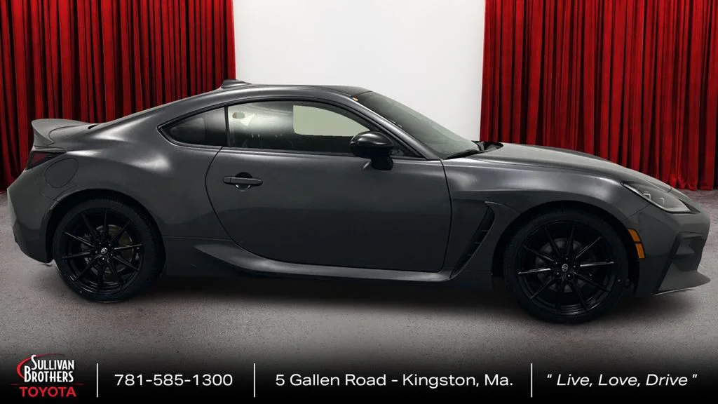 Used 2022  Toyota Premium image 4