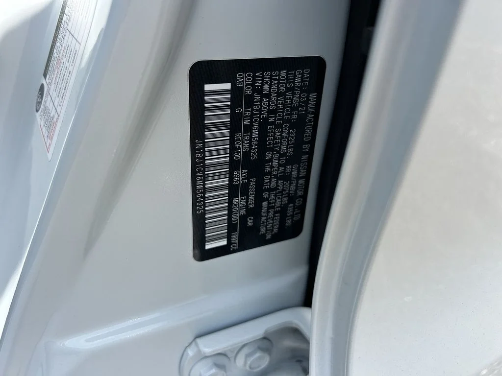 Used 2021 White Nissan SL image 39