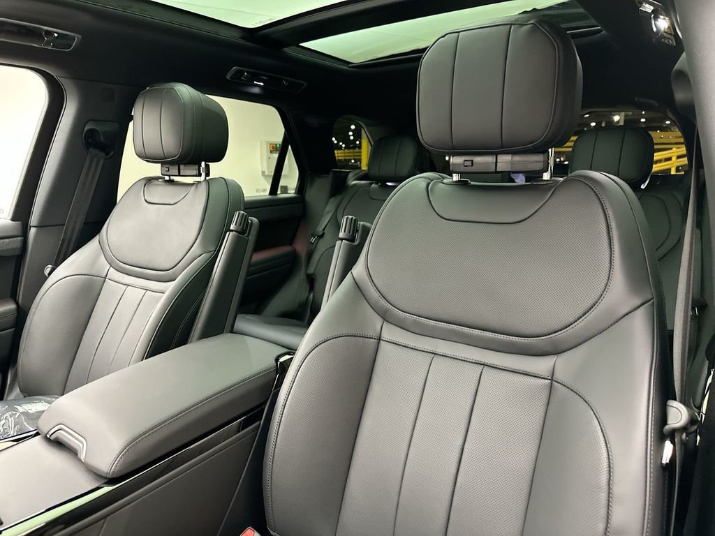 New 2027 Santorini Black Land Rover Dynamic SE image 10