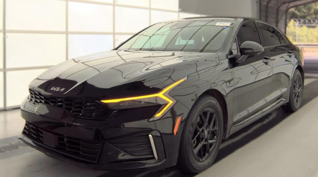 Used 2025 Black Kia LXS image 1