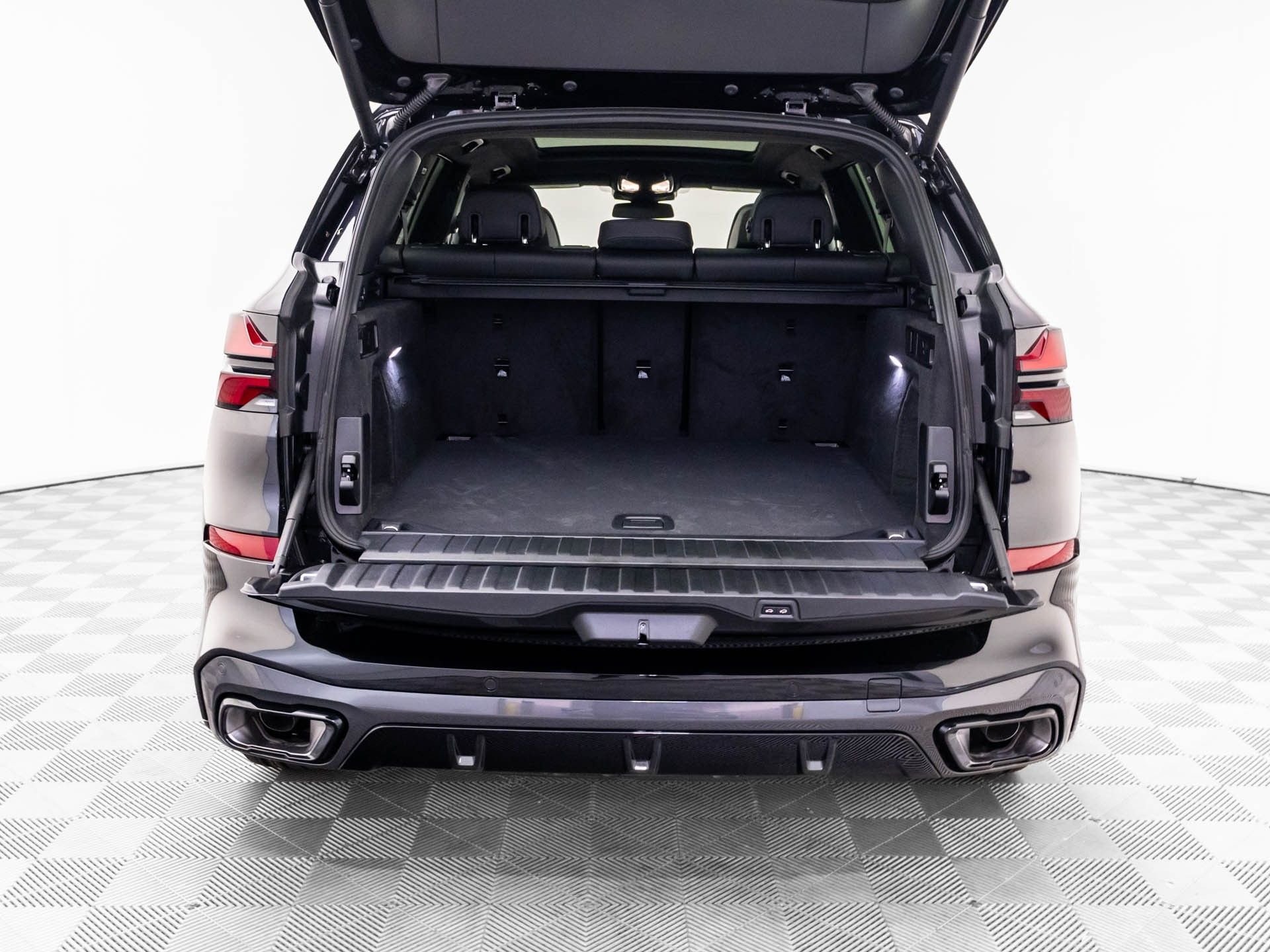New 2026 Black Sapphire Metallic BMW xDrive40i image 29