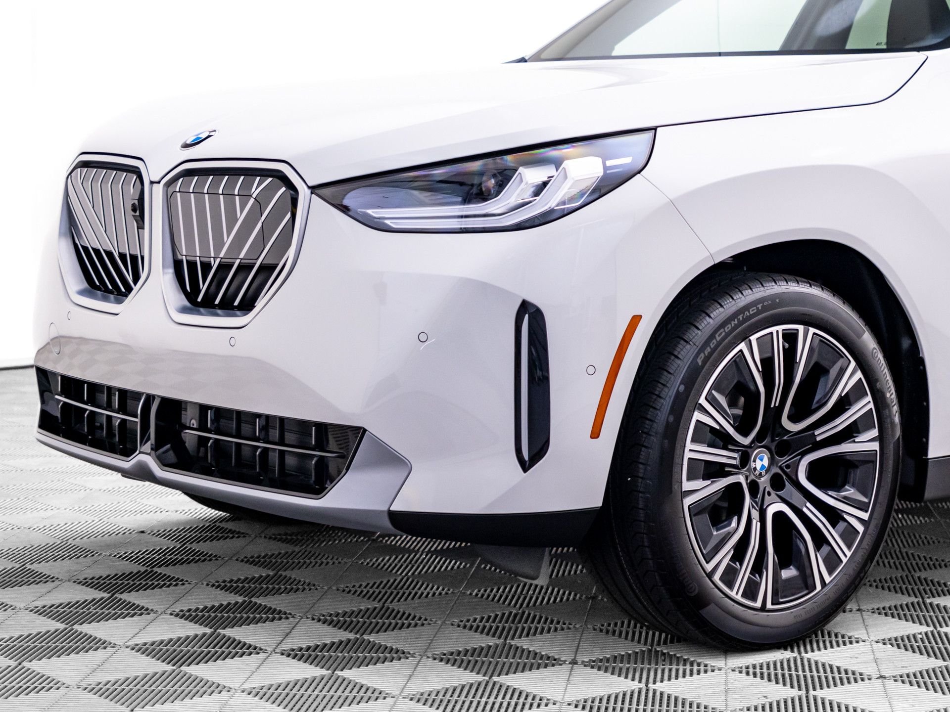 New 2026 Alpine White BMW 30 xDrive image 37