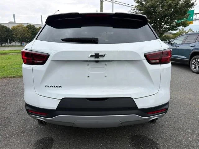 New 2026 Summit White Chevrolet 2LT image 5