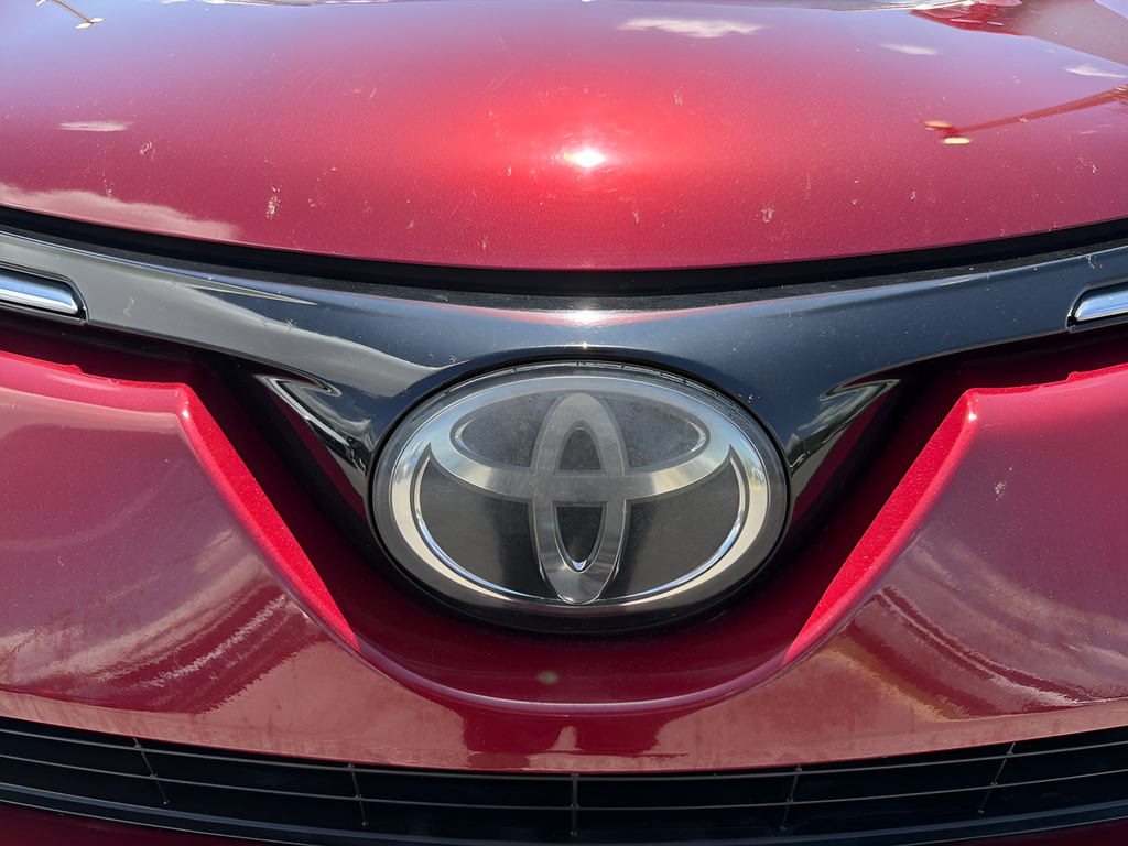 Used 2018 Red Toyota Limited image 36