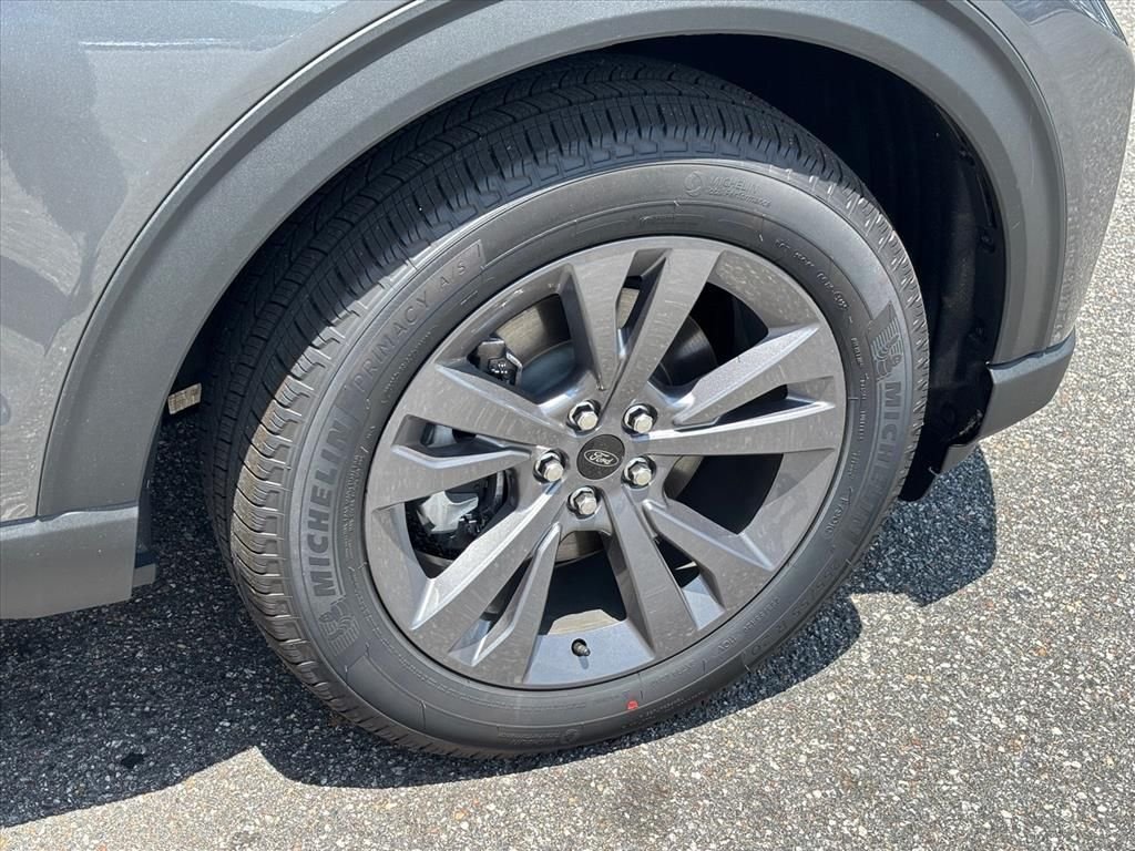 New 2026 Carbonized Gray Metallic Ford Active image 28
