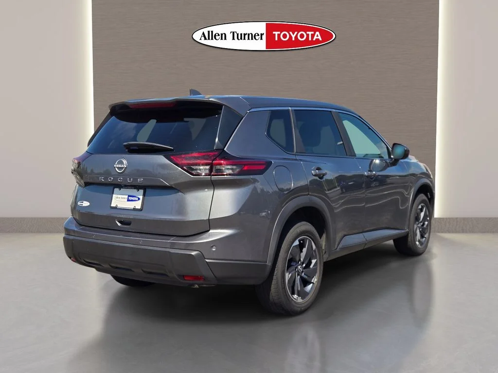 Used 2025 Gray Nissan SV image 6