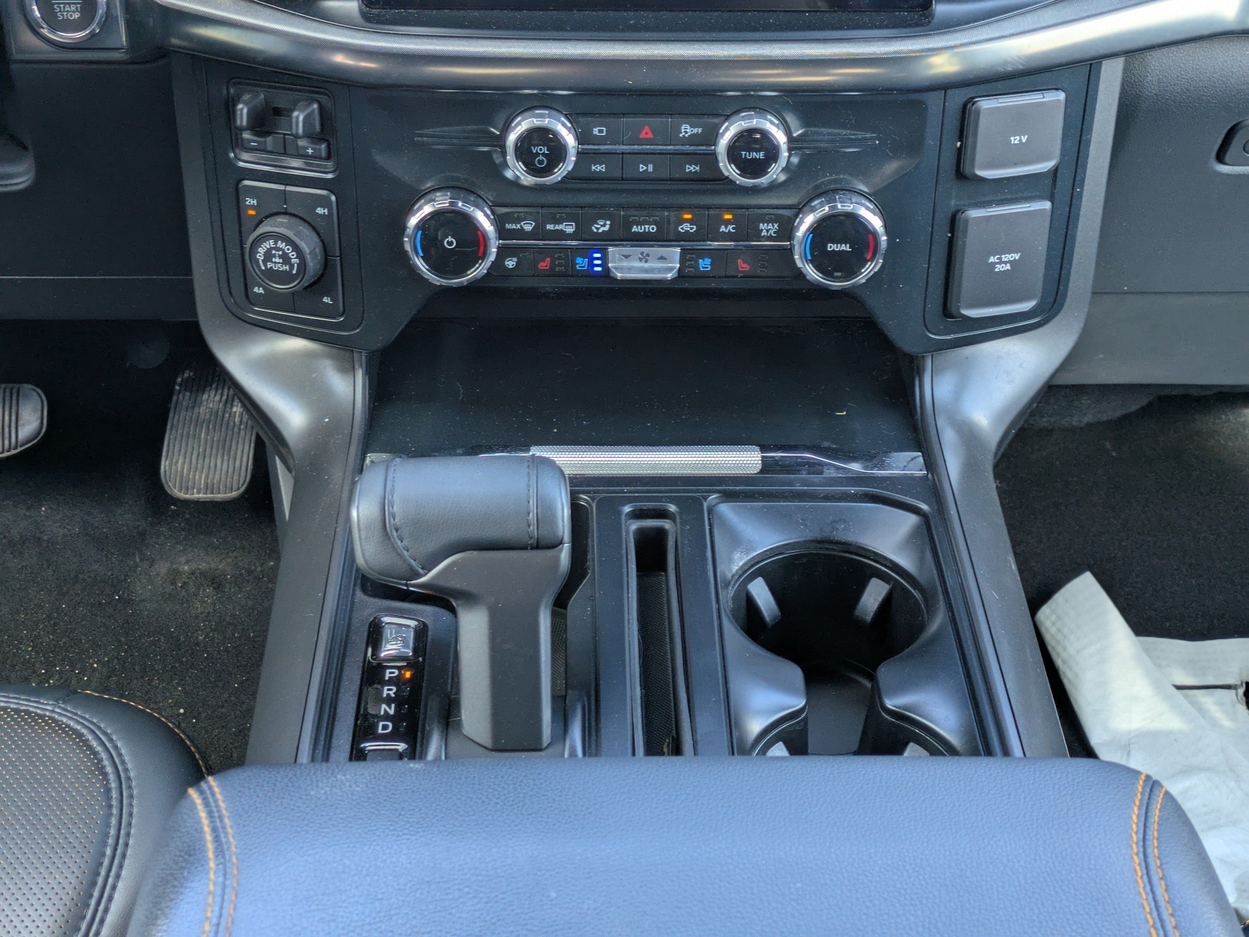 Used 2025  Ford Tremor image 17