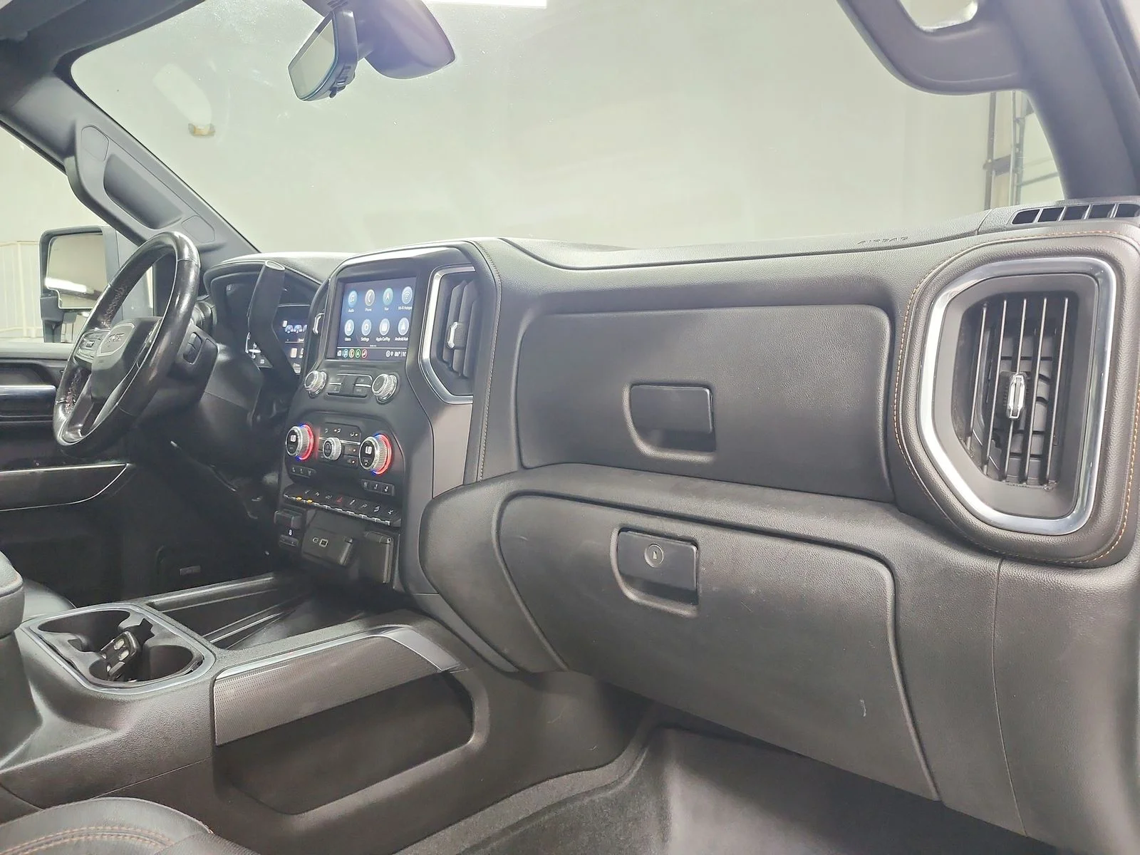 Used 2022 White GMC AT4 image 47