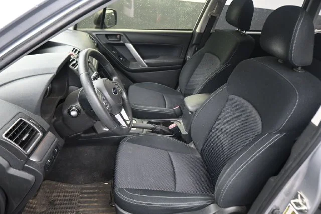 Used 2018 Silver Subaru 2.5i image 22