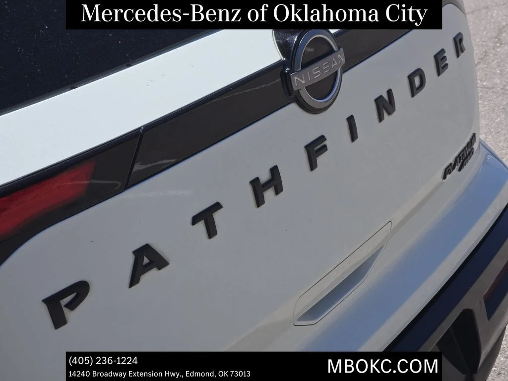 Used 2023 Pearl White Nissan Platinum image 8