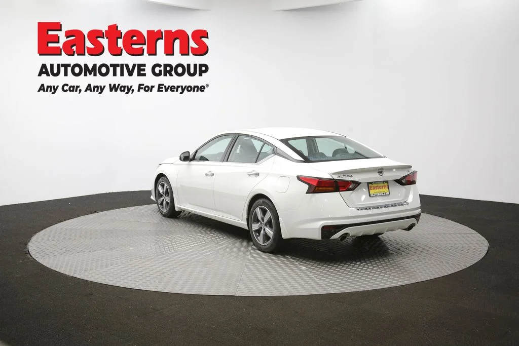 Used 2022 White Nissan 2.5 SL image 63
