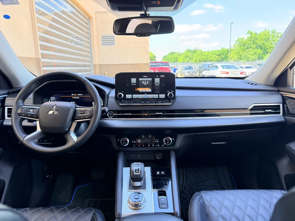 Used 2024 White Diamond Mitsubishi SEL image 14