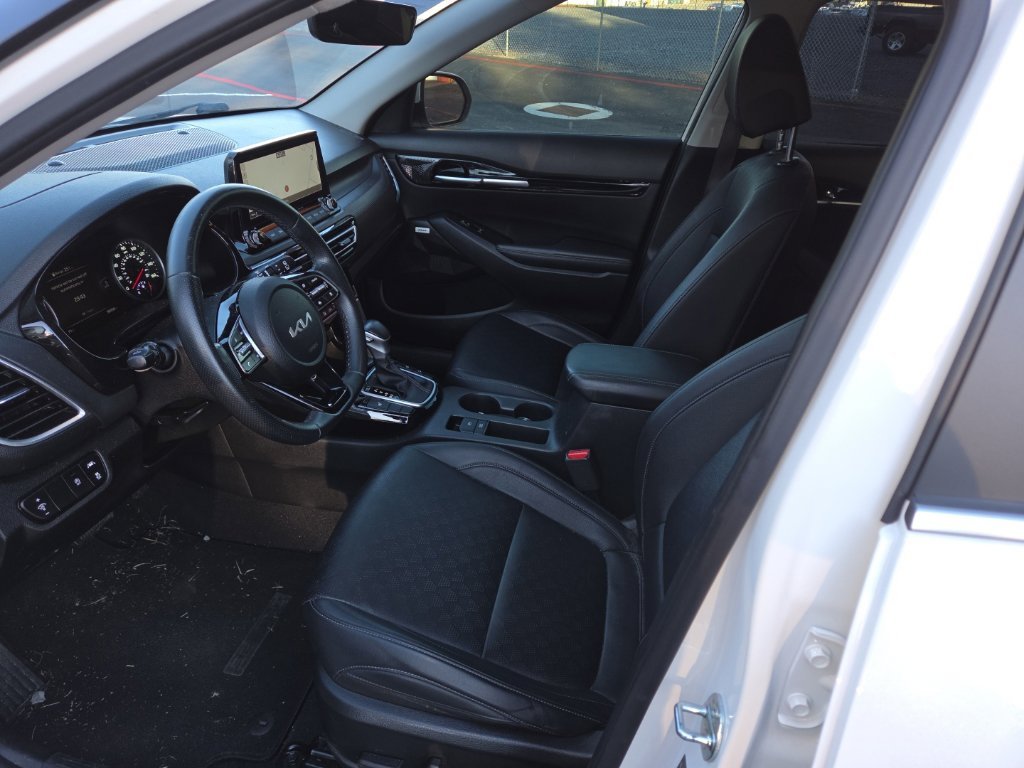 Used 2023 White Kia SX image 11