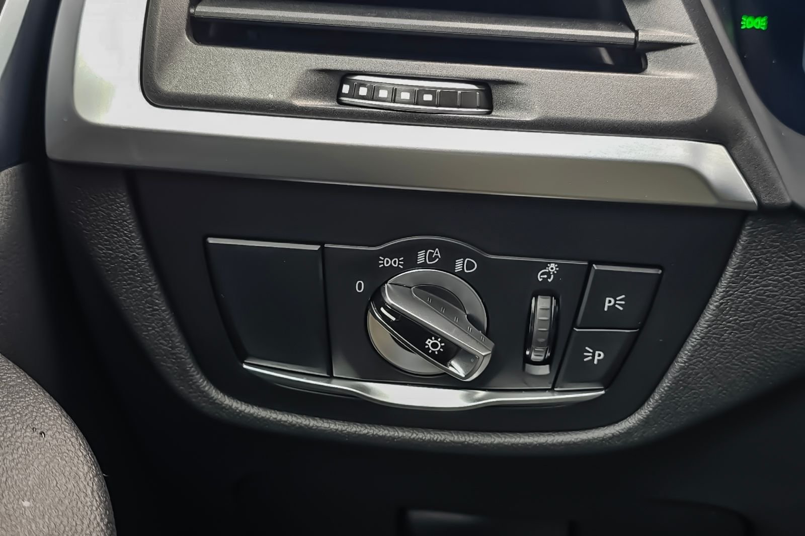 Used 2024  BMW xDrive30i image 33